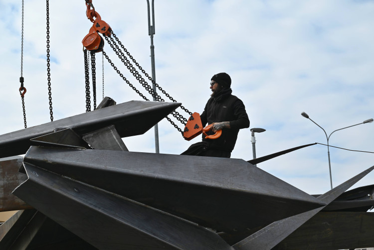 FOTOGALERIE: Nové čapí sídlo v Hranicích bude svařeno z plechů