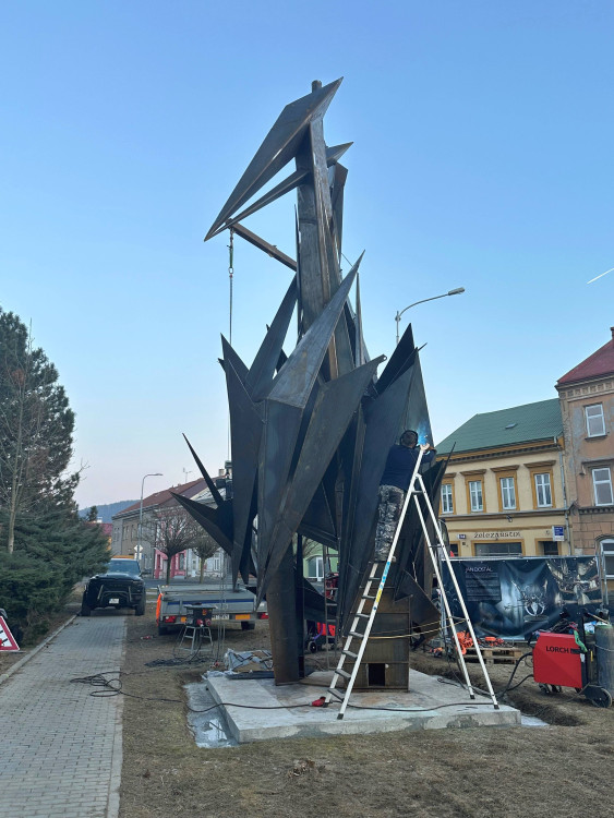 FOTOGALERIE: Nové čapí sídlo v Hranicích bude svařeno z plechů