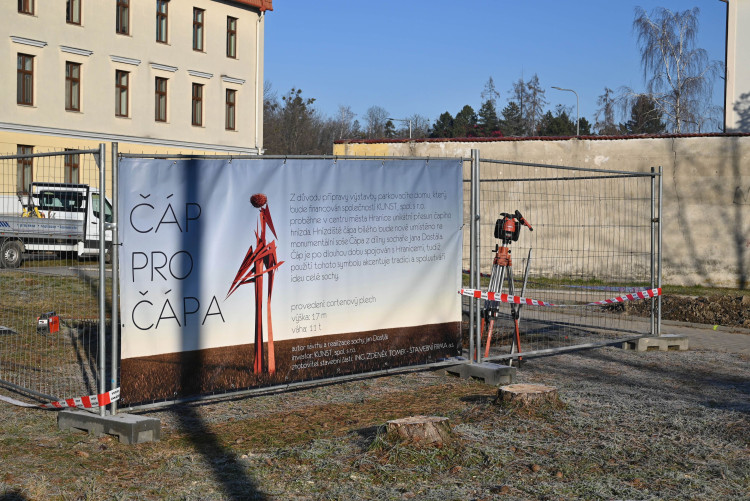 FOTOGALERIE: Nové čapí sídlo v Hranicích bude svařeno z plechů