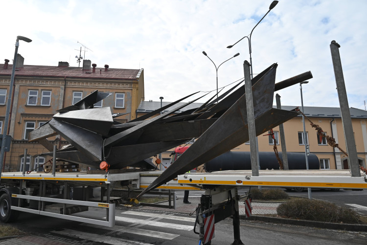 FOTOGALERIE: Nové čapí sídlo v Hranicích bude svařeno z plechů