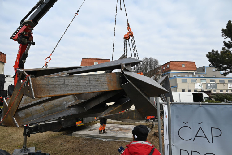 FOTOGALERIE: Nové čapí sídlo v Hranicích bude svařeno z plechů