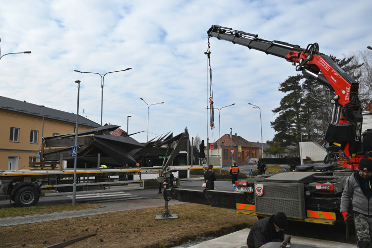FOTOGALERIE: Nové čapí sídlo v Hranicích bude svařeno z plechů