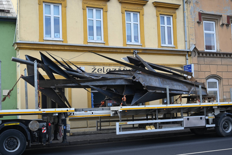 FOTOGALERIE: Nové čapí sídlo v Hranicích bude svařeno z plechů