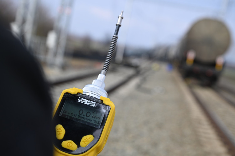 FOTOGALERIE: Požár železničních citeren likvidovali hasiči ve zvláštním stupni poplachu