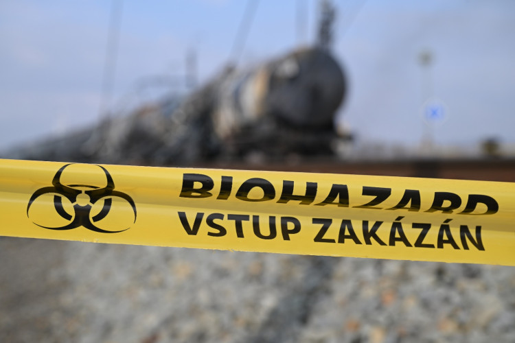 FOTOGALERIE: Požár železničních citeren likvidovali hasiči ve zvláštním stupni poplachu