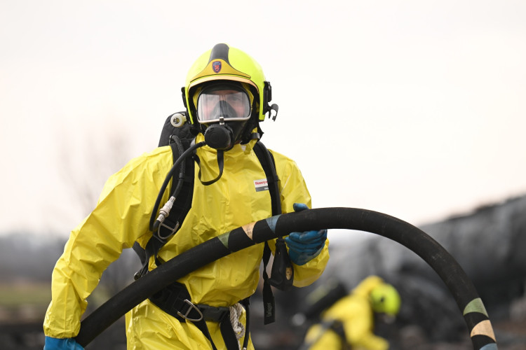 FOTOGALERIE: Požár železničních citeren likvidovali hasiči ve zvláštním stupni poplachu