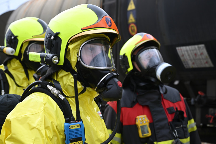 FOTOGALERIE: Požár železničních citeren likvidovali hasiči ve zvláštním stupni poplachu