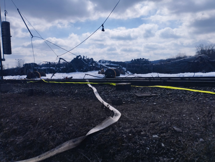 FOTOGALERIE: Požár železničních citeren likvidovali hasiči ve zvláštním stupni poplachu