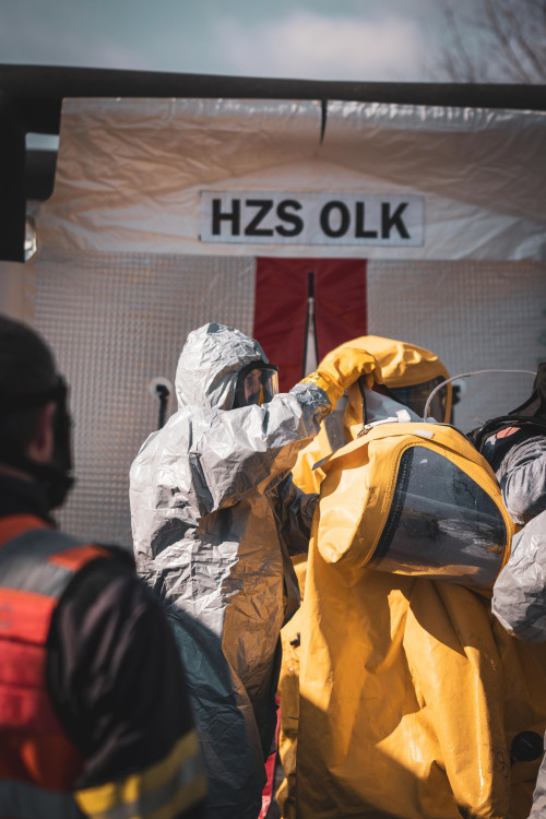 FOTOGALERIE: Požár železničních citeren likvidovali hasiči ve zvláštním stupni poplachu