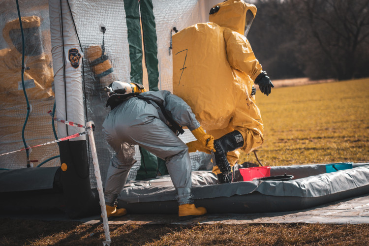 FOTOGALERIE: Požár železničních citeren likvidovali hasiči ve zvláštním stupni poplachu