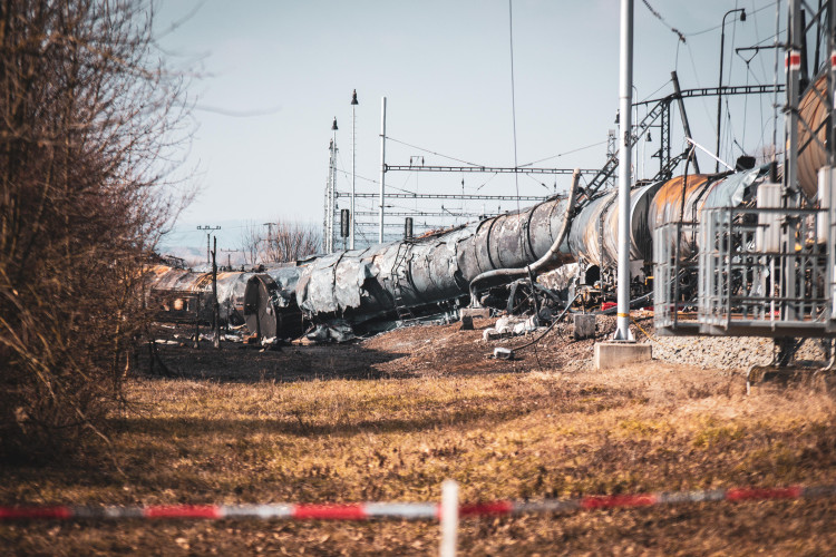 FOTOGALERIE: Požár železničních citeren likvidovali hasiči ve zvláštním stupni poplachu