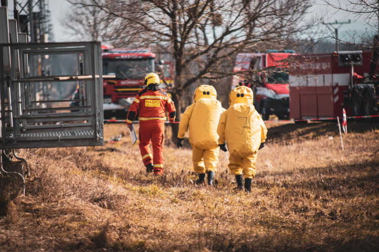 FOTOGALERIE: Požár železničních citeren likvidovali hasiči ve zvláštním stupni poplachu