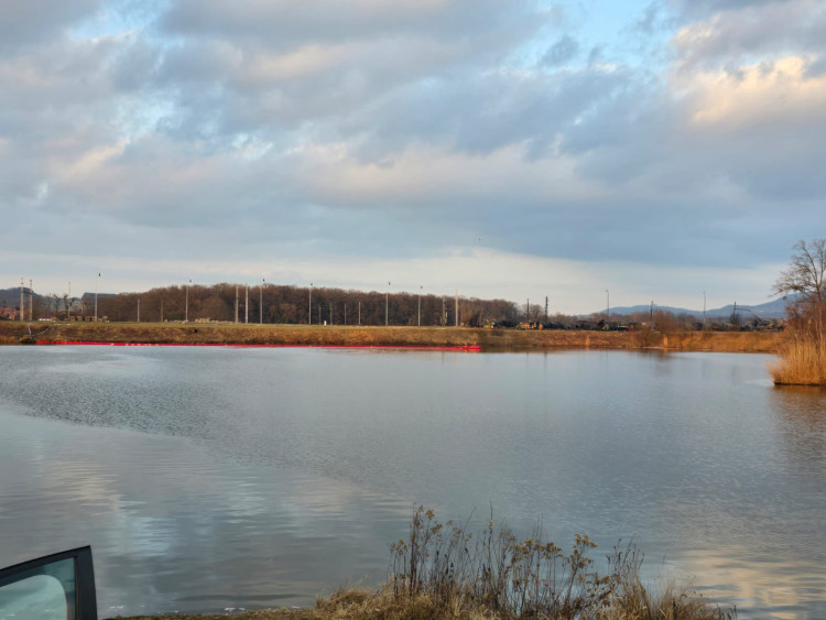 FOTOGALERIE: Požár železničních citeren likvidovali hasiči ve zvláštním stupni poplachu