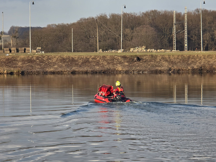 FOTOGALERIE: Požár železničních citeren likvidovali hasiči ve zvláštním stupni poplachu