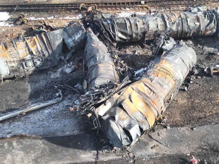 FOTOGALERIE: Požár železničních citeren likvidovali hasiči ve zvláštním stupni poplachu