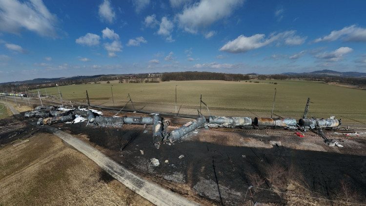 FOTOGALERIE: Požár železničních citeren likvidovali hasiči ve zvláštním stupni poplachu