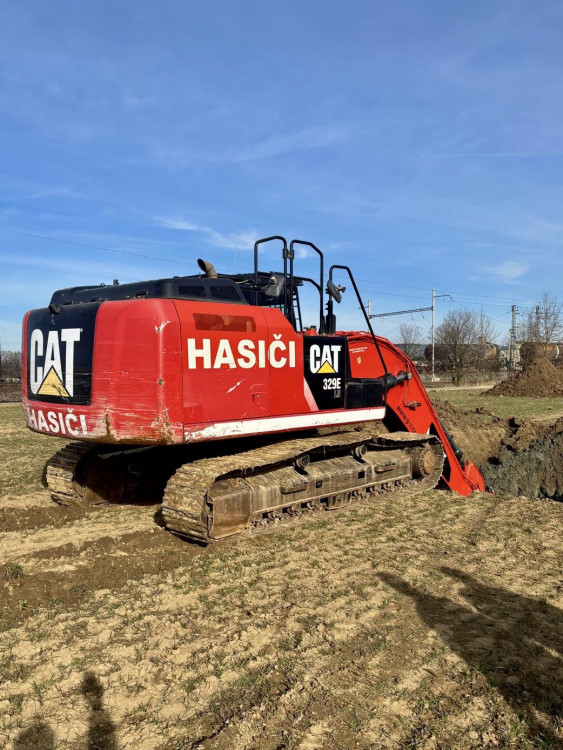 FOTOGALERIE: Požár železničních citeren likvidovali hasiči ve zvláštním stupni poplachu