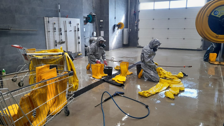 FOTOGALERIE: Požár železničních citeren likvidovali hasiči ve zvláštním stupni poplachu