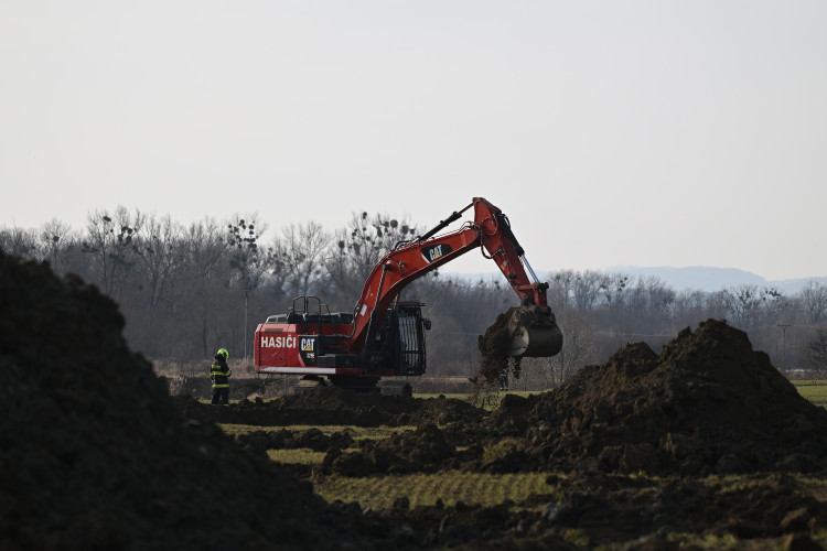 FOTOGALERIE: Požár železničních citeren likvidovali hasiči ve zvláštním stupni poplachu