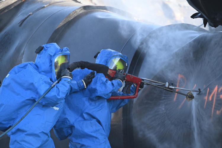 FOTOGALERIE: Požár železničních citeren likvidovali hasiči ve zvláštním stupni poplachu