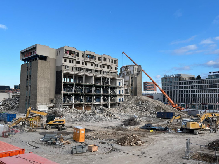 FOTOGALERIE: Bývalý brněnský Prior mizí před očima. Podívejte se, jak postoupila demolice