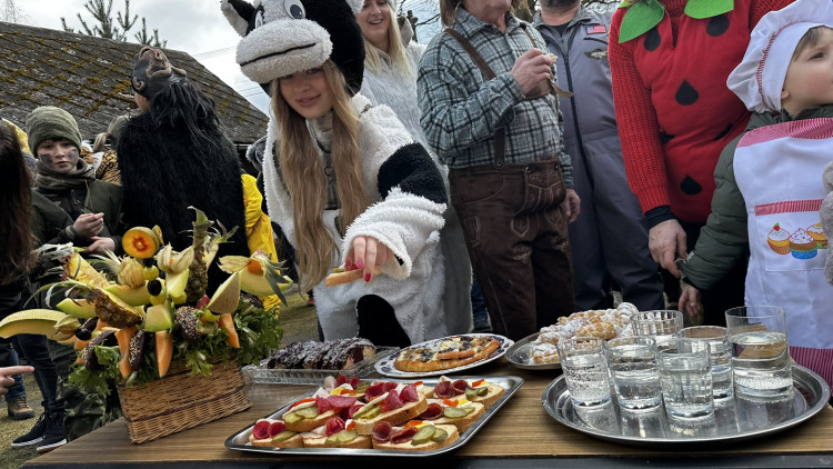 FOTOGALERIE: Masopust ve Skelné Huti 2025