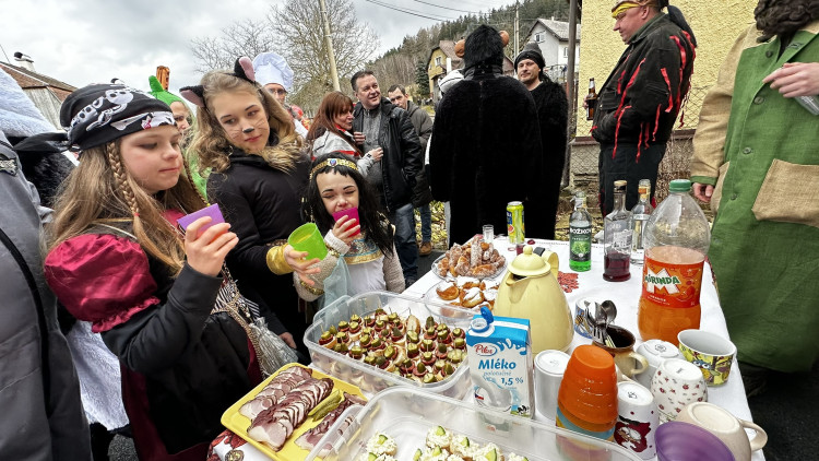 FOTOGALERIE: Masopust ve Skelné Huti 2025