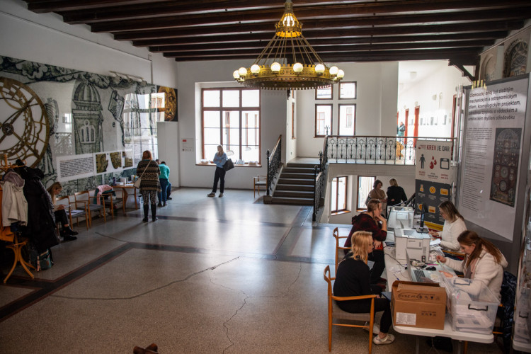 FOTOGALERIE: Prostory olomoucké radnice se na den proměnily na transfuzní stanici pro dárce krve