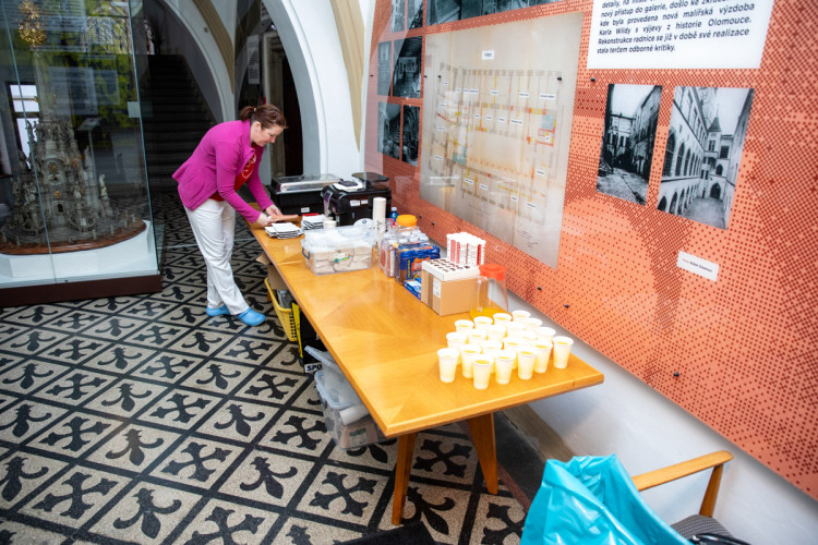 FOTOGALERIE: Prostory olomoucké radnice se na den proměnily na transfuzní stanici pro dárce krve