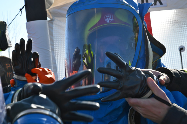 FOTOGALERIE: Likvidace benzenové katastrofy pokračuje, zásah na Hranicku je mimořádně náročný