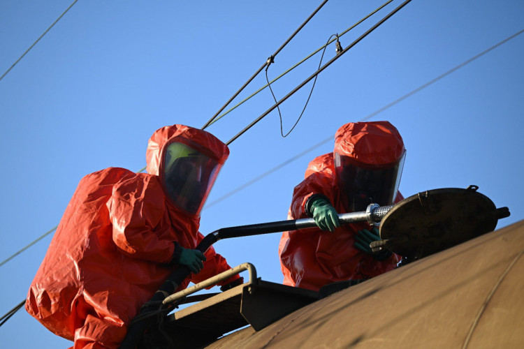 FOTOGALERIE: Likvidace benzenové katastrofy pokračuje, zásah na Hranicku je mimořádně náročný