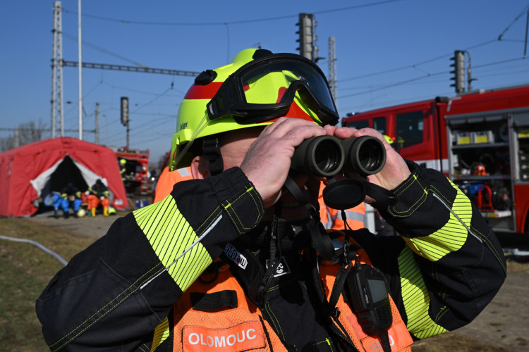 FOTOGALERIE: Likvidace benzenové katastrofy pokračuje, zásah na Hranicku je mimořádně náročný