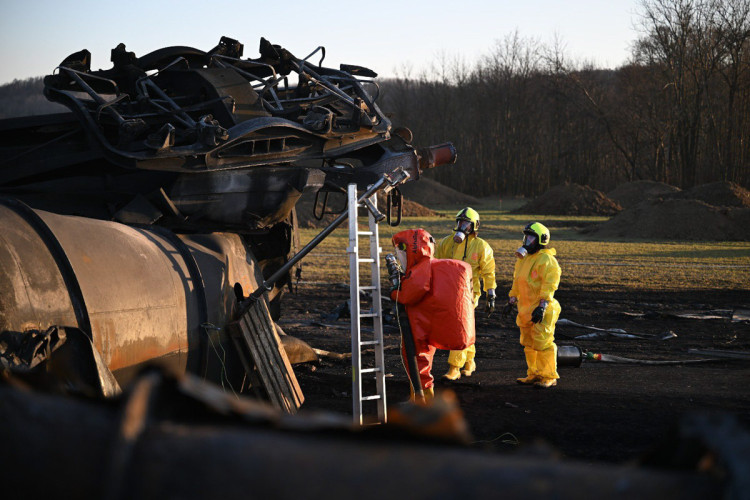 FOTOGALERIE: Likvidace benzenové katastrofy pokračuje, zásah na Hranicku je mimořádně náročný
