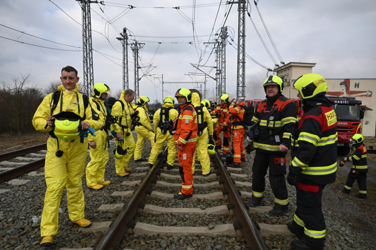 FOTOGALERIE: Likvidace benzenové katastrofy pokračuje, zásah na Hranicku je mimořádně náročný