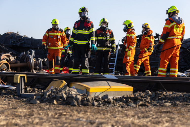 FOTOGALERIE: Likvidace benzenové katastrofy pokračuje, zásah na Hranicku je mimořádně náročný