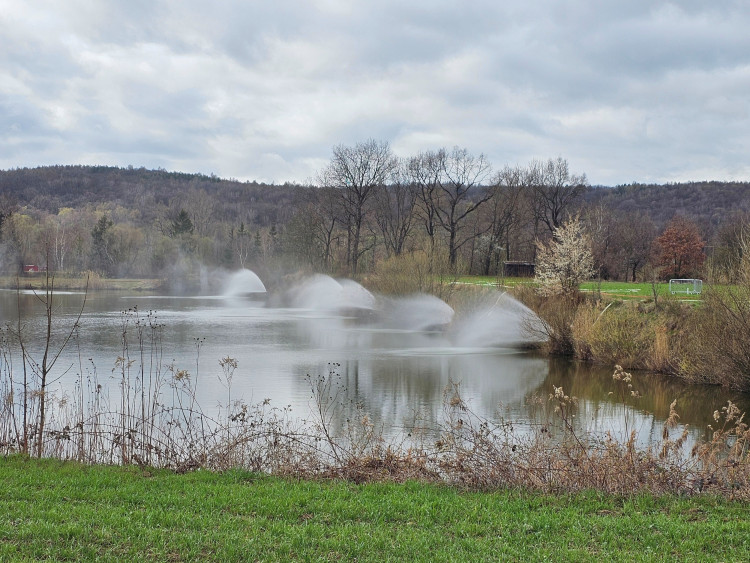 FOTOGALERIE: Likvidace benzenové katastrofy pokračuje, zásah na Hranicku je mimořádně náročný