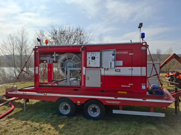 FOTOGALERIE: Likvidace benzenové katastrofy pokračuje, zásah na Hranicku je mimořádně náročný