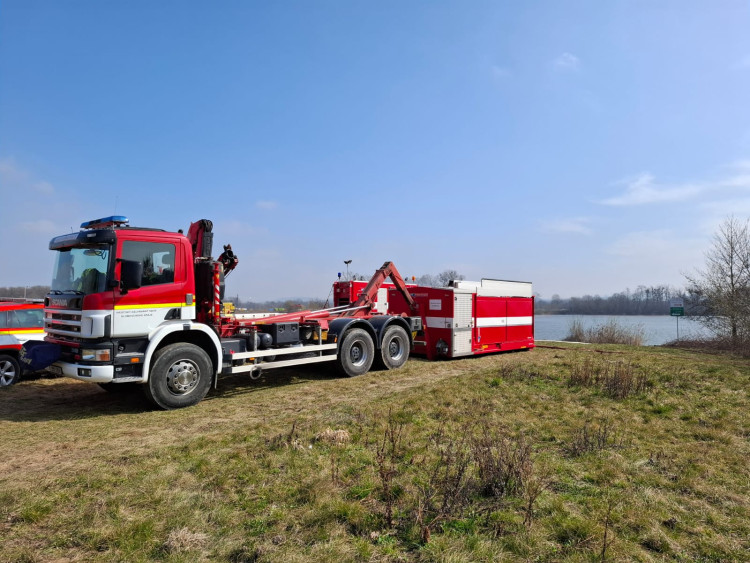 FOTOGALERIE: Likvidace benzenové katastrofy pokračuje, zásah na Hranicku je mimořádně náročný