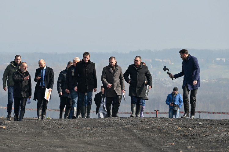 FOTOGALERIE: Heřmanická halda? Problém potřebuje řešení, říká ministr Vlček