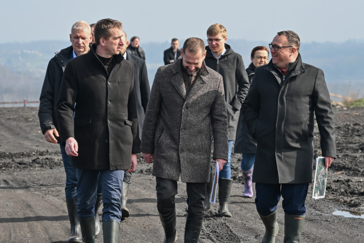 FOTOGALERIE: Heřmanická halda? Problém potřebuje řešení, říká ministr Vlček