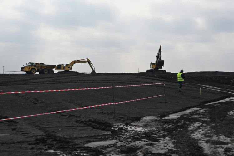 FOTOGALERIE: Heřmanická halda? Problém potřebuje řešení, říká ministr Vlček