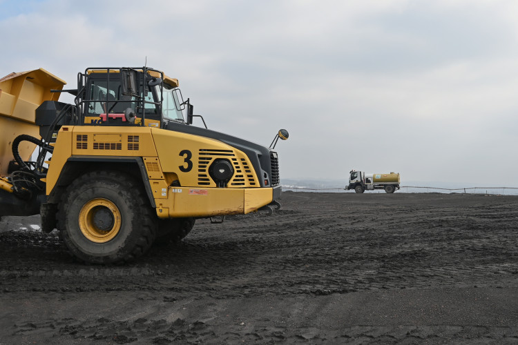 FOTOGALERIE: Heřmanická halda? Problém potřebuje řešení, říká ministr Vlček