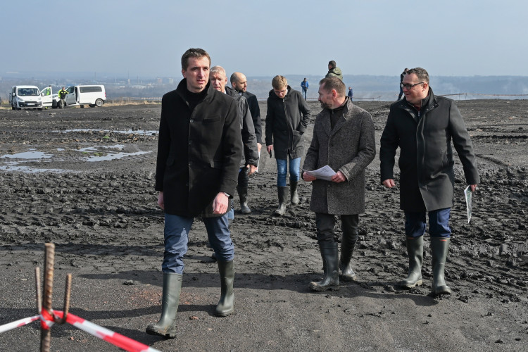 FOTOGALERIE: Heřmanická halda? Problém potřebuje řešení, říká ministr Vlček