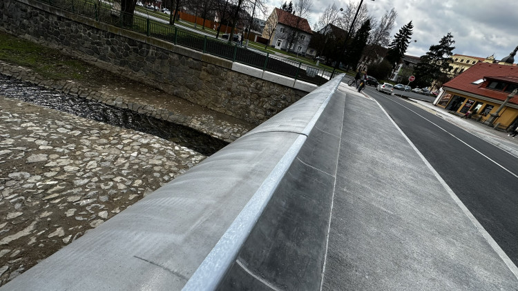 FOTOGALERIE: Nový most přes Drnový potok v Klatovech