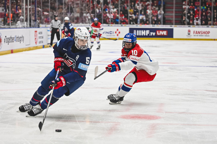 Hokejistky ve druhém utkání na domácím mistrovství podlehly favorizovaným USA