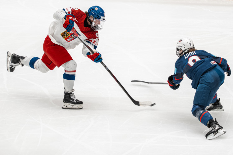 Hokejistky ve druhém utkání na domácím mistrovství podlehly favorizovaným USA