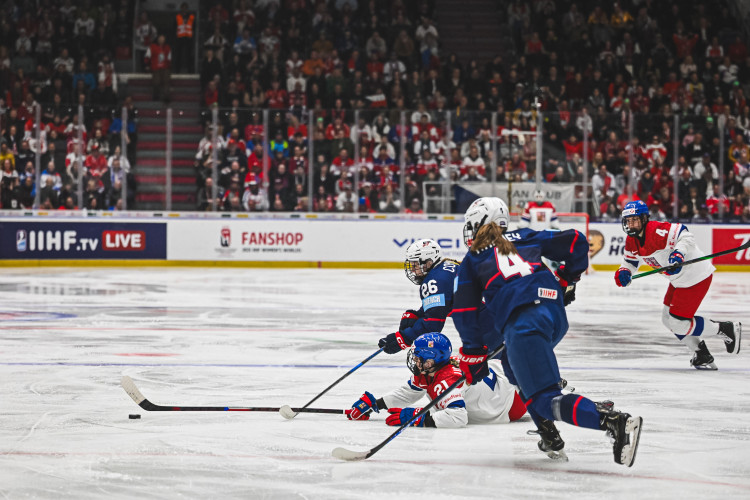 Hokejistky ve druhém utkání na domácím mistrovství podlehly favorizovaným USA