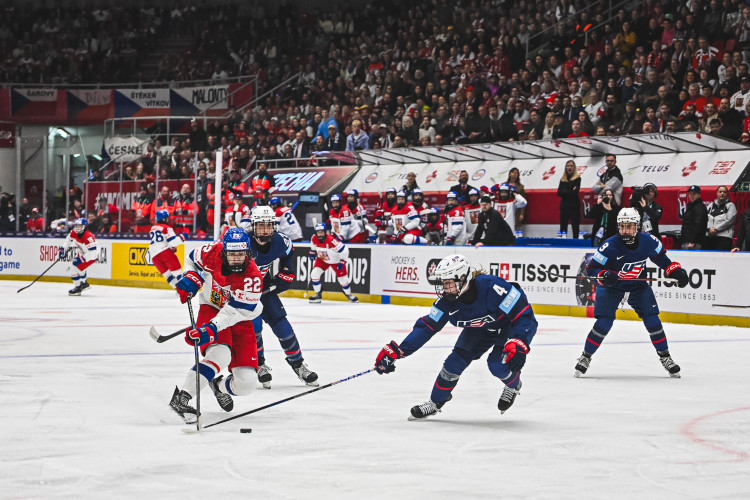 Hokejistky ve druhém utkání na domácím mistrovství podlehly favorizovaným USA