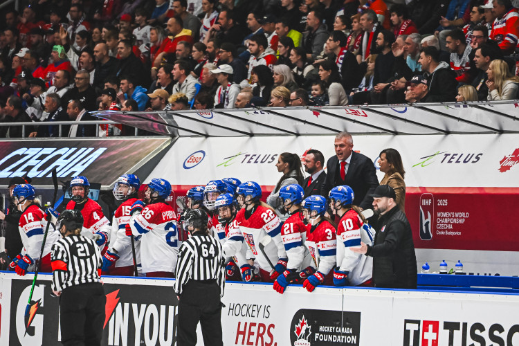 Hokejistky ve druhém utkání na domácím mistrovství podlehly favorizovaným USA