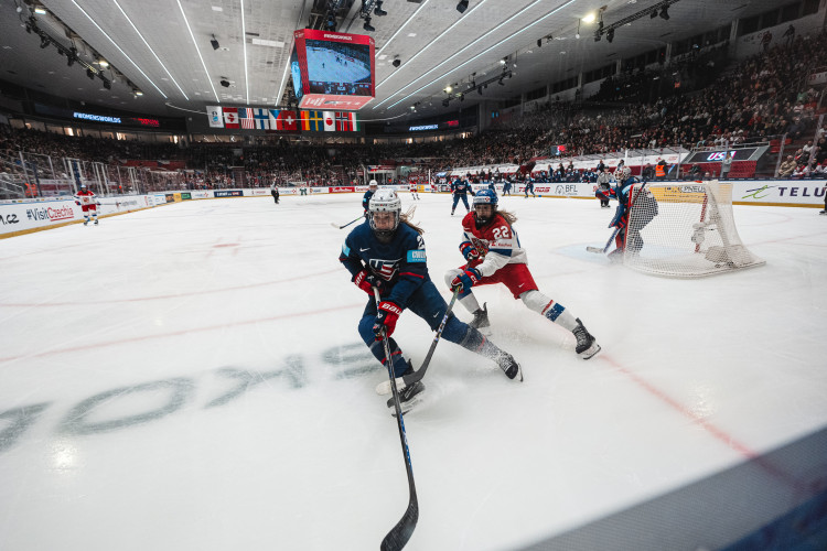 Hokejistky ve druhém utkání na domácím mistrovství podlehly favorizovaným USA